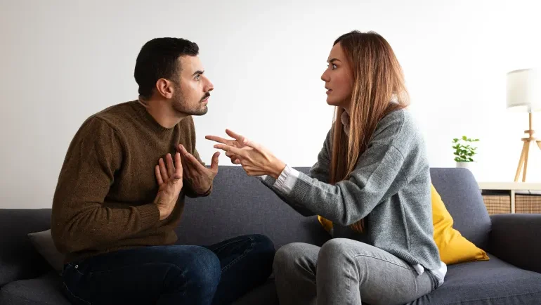 استراتيجية "دارفو".. كيف يحولك شريكك من ضحية إلى متهم؟