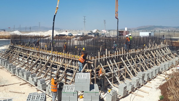 انخفاض أسعار تكاليف البناء والطرق وشبكات المياه والصرف الصحي