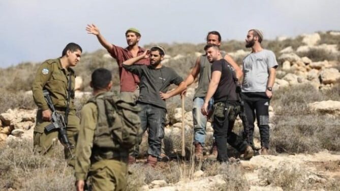 مستوطنون يدمرون مزرعة شمال غرب نابلس