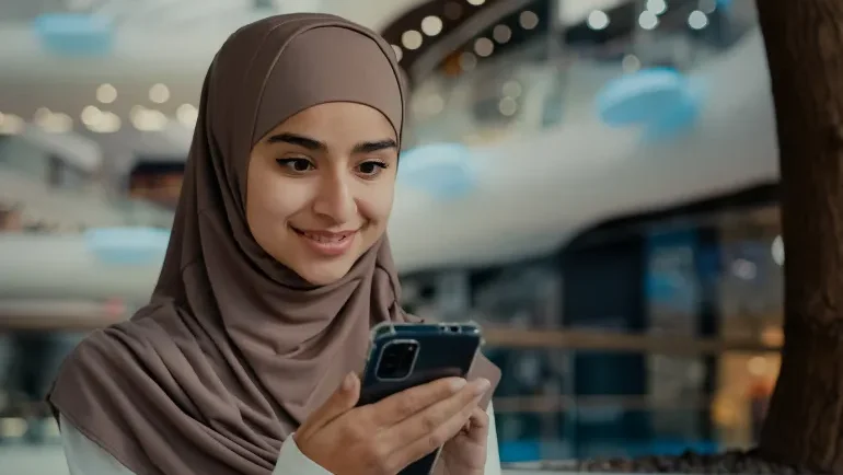 تضغط "تأكيد الدفع" ولا شيء سيصل.. لماذا تجذب "مواقع الدوبامين" الجيل "زد"؟