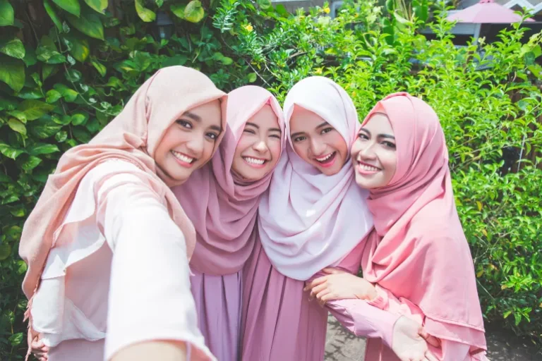أين ذهب الأصدقاء؟ لماذا تصبح الصداقات الجديدة نادرة بعد الثلاثين؟