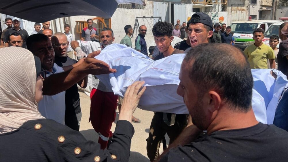 شهيدان ومصابون جرّاء قصف طائرات الاحتلال مجموعة مواطنين غرب مدينة غزة