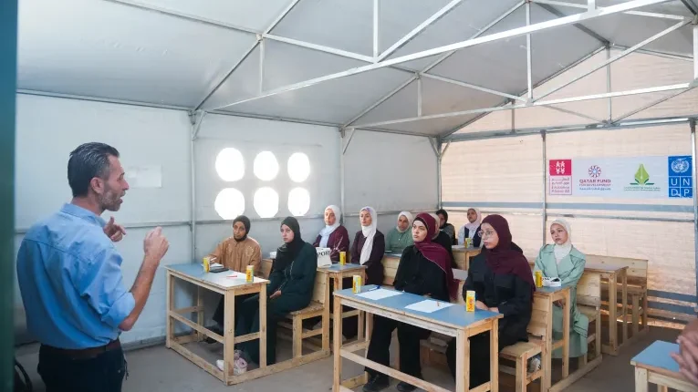 هل يمكن أن تبدأ الجامعة من خيمة؟.. "التوجيهي" يفتح لطلبة غزة باب المستقبل