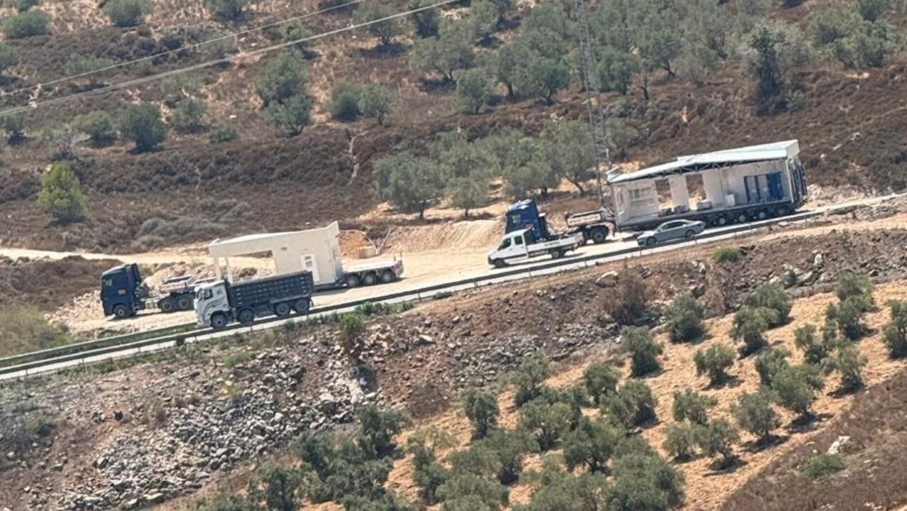 مستوطنون ينصبون "كرفانين" في بورين جنوب نابلس