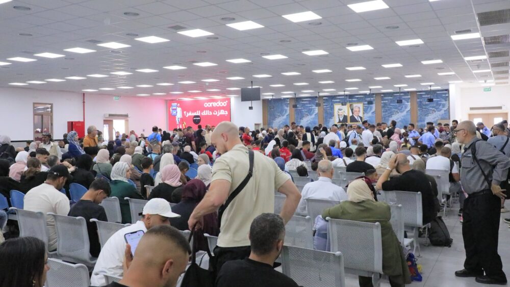 "المعابر والحدود": 42 الف مسافر تنقلوا عبر معبر الكرامة الأسبوع الماضي