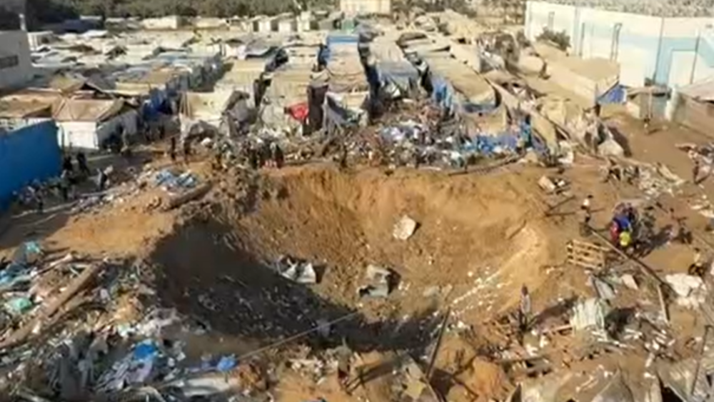 الاحتلال يدمر مستودع الأدوية في مستشفى شهداء الأقصى وسط غزة