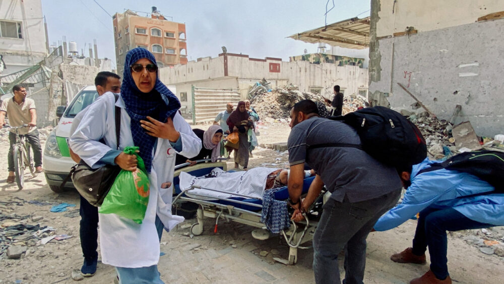 3 إصابات في قصف للاحتلال استهدف دراجة نارية بدير البلح