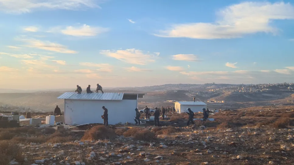 هآرتس: بؤر المستوطنين تتوغل في مناطق "أ" و"ب" وتهدد الوجود الفلسطيني