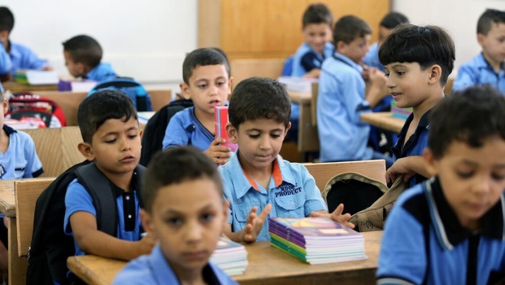 وزير التربية: التعليم التفاعلي ليس إلكترونياً ولا يتطلب آيباد أو هاتفاً