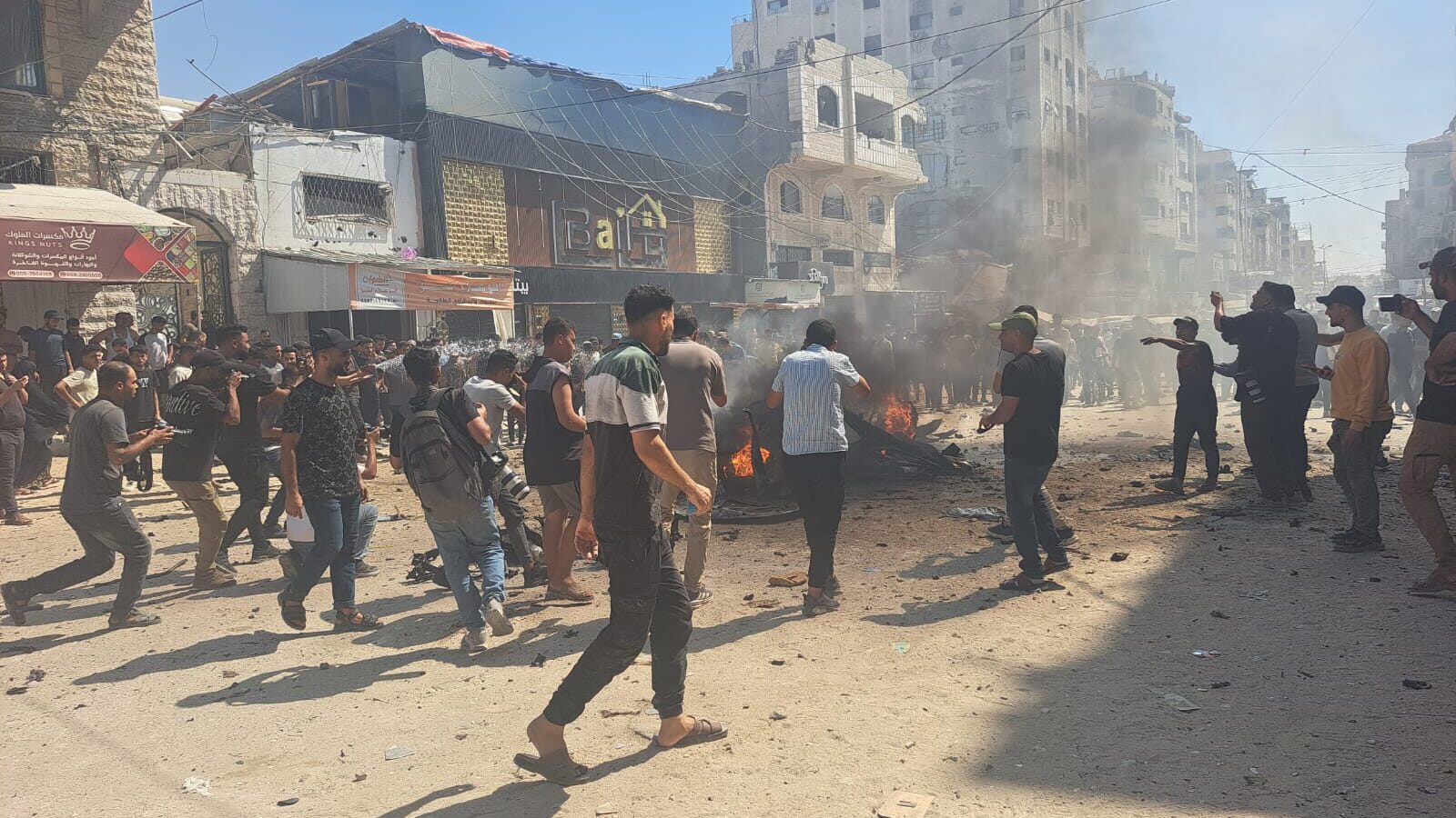 3 شهداء ومصابون جرّاء استهداف طائرات الاحتلال مركبة في مدينة غزة