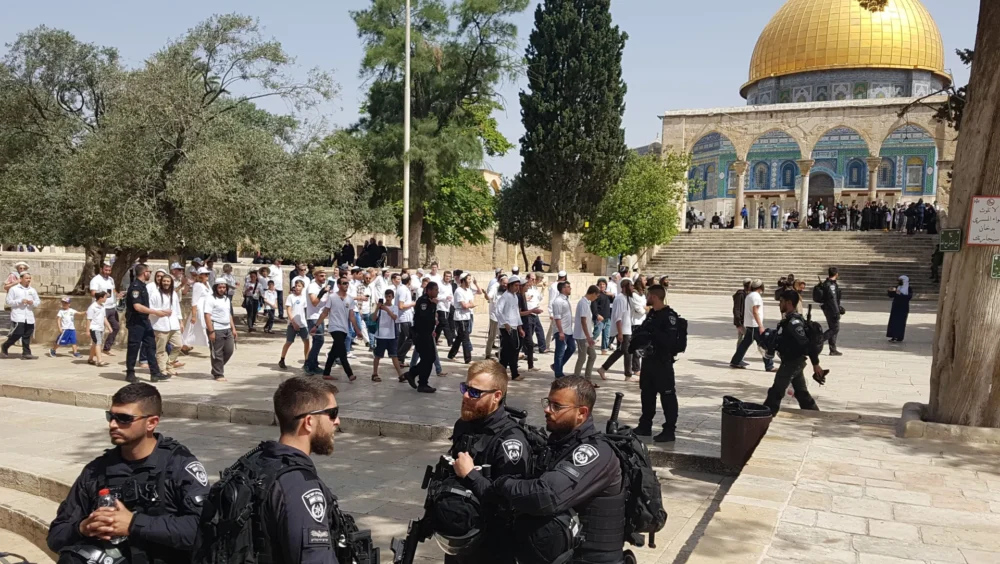محافظة القدس: شهيدان و5209 مستوطنين اقتحموا الأقصى و40 عملية هدم وتجريف خلال آب