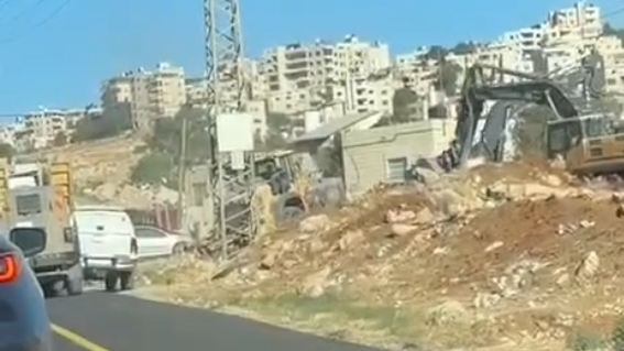 الاحتلال يجرف أراض في حزما شمال شرق القدس