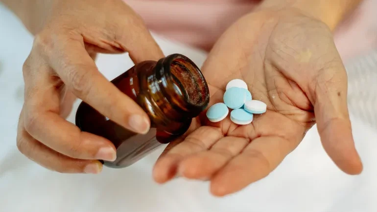 السلاح الذي غيّر الطب.. لماذا تفقد بعض المضادات الحيوية قوتها؟