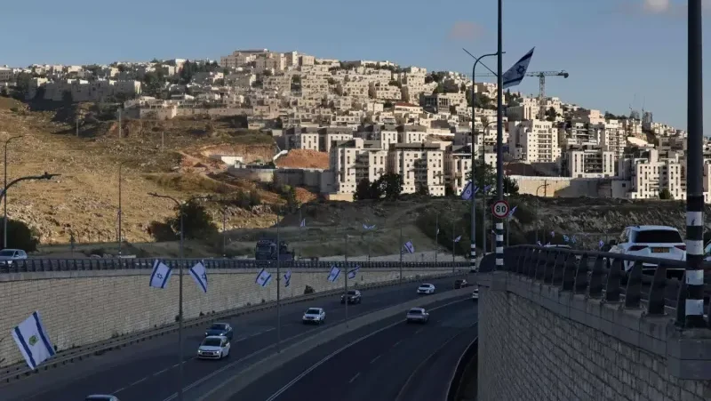 الاحتلال يصادر أراضٍ بالقدس لصالح مخططات استيطانية