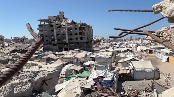 بين خيام مهترئة و2000 مبنى آيل للسقوط.. شتاء غزة يضاعف مخاوف النازحين