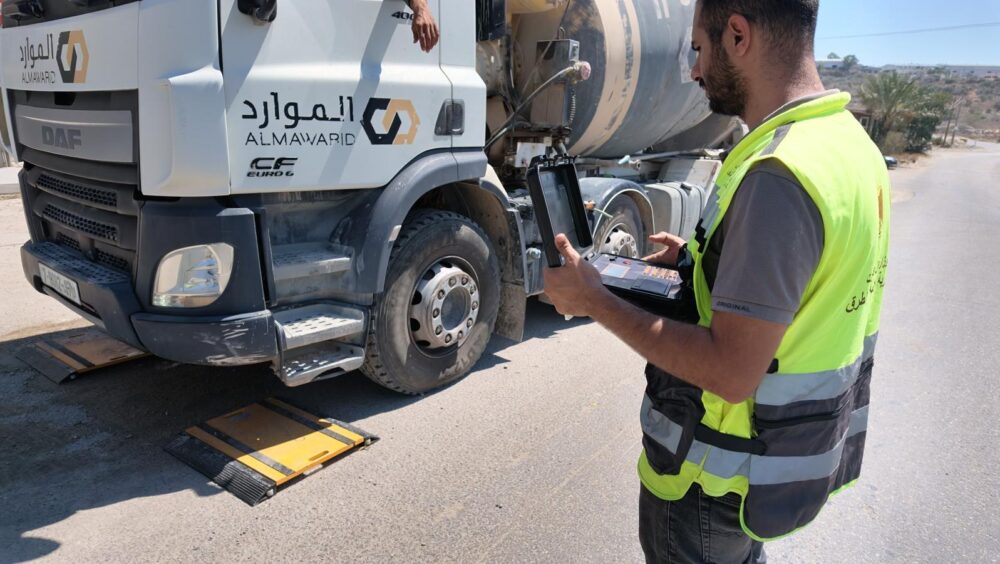 "النقل والمواصلات": بدء استخدام موازين الكترونية حديثة وميدانية لقياس أوزان الشاحنات