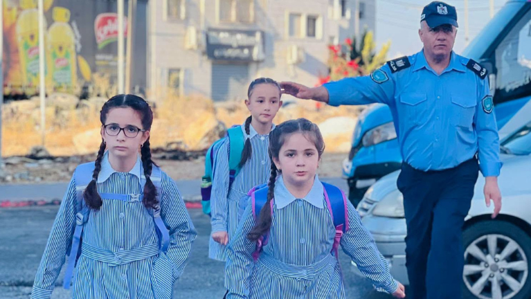 الشرطة تنشر دورياتها لتأمين الطلبة مع انطلاق العام الدراسي