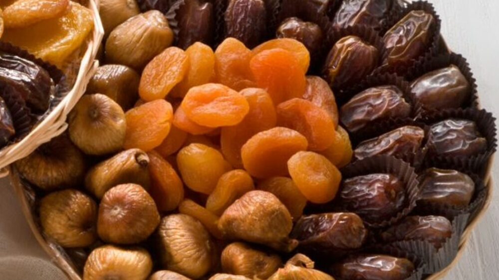 في مقدمتها التمر.. 9 فواكه تتربع على عرش الكربوهيدرات المفيدة للمخ والعضلات