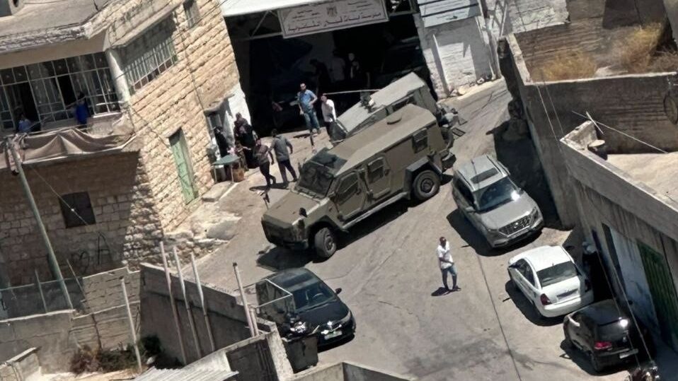  إصابة شاب بالرصاص وآخرين بالاختناق خلال اقتحام الاحتلال قبلان
