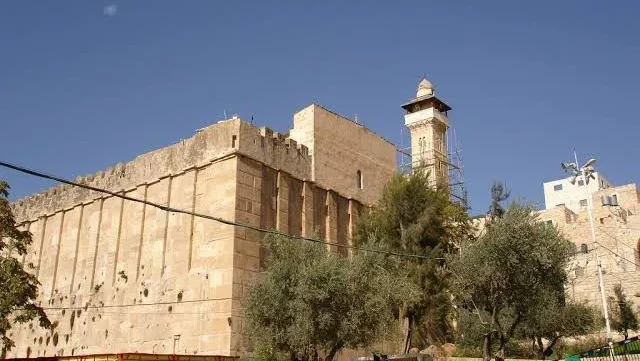 أوقاف الخليل: إعادة فتح الحرم الإبراهيمي الشريف أمام المصلين والزوار ظهر اليوم