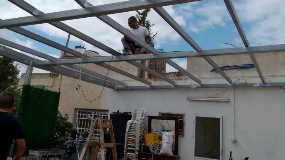 الاحتلال يجبر مقدسياً على هدم منزله في سلوان جنوب المسجد الأقصى