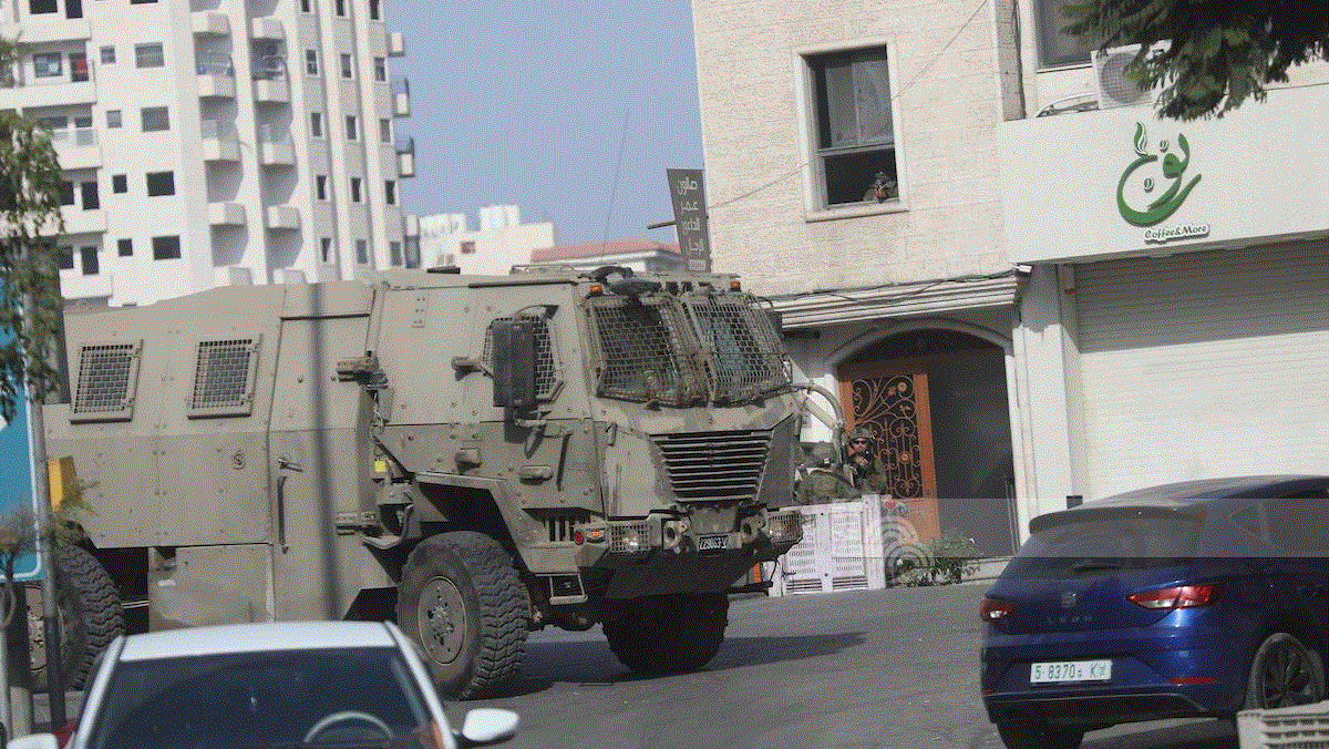 لليوم التاسع: الاحتلال يواصل عدوانه على مدينة الخليل ويدفع بتعزيزات عسكرية