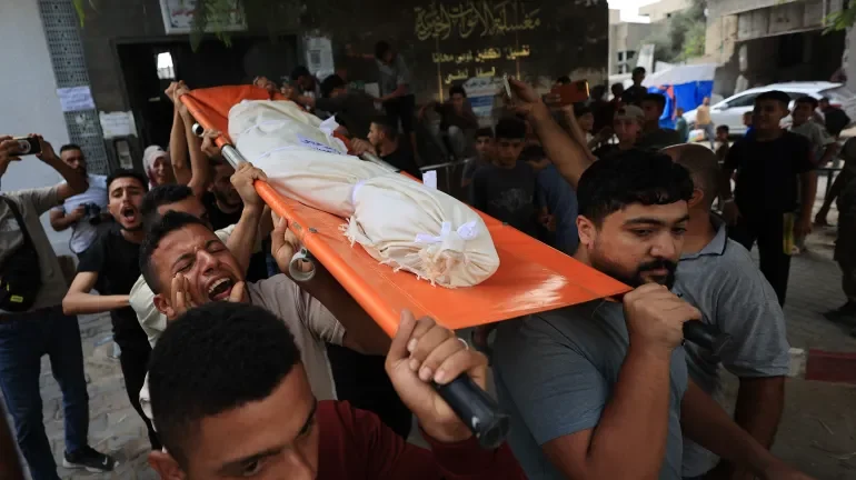غزة.. إصابات بنيران الاحتلال واستمرار نسف المباني السكنية
