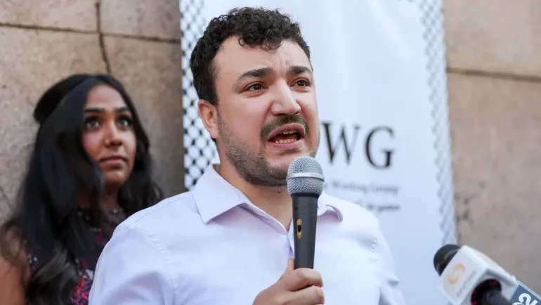 الناشط الفلسطيني محمود خليل يعود لجامعة كولومبيا للمرة الأولى منذ اعتقاله