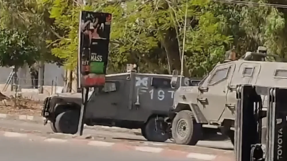 الاحتلال يقتحم بلدات غرب جنين ويحتجز شباناً وأسرى محررين ويحقق معهم ميدانياً